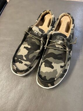 Heydude slip-on loafers men’s size12